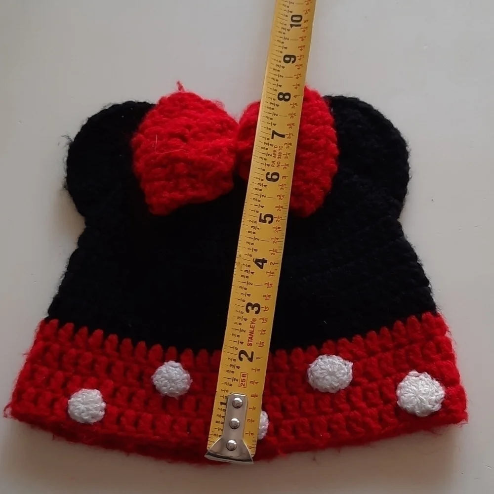 Disney Minnie Mouse handknitted beanie hat